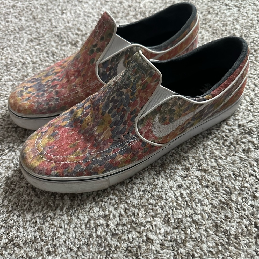 NIKE SB STEFAN JANOSKI. Men’s 10.5. “Watercolor” (Multi-Color)